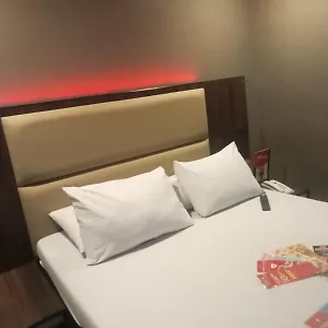 hotel-sogo-wood-street-pasay.angeleshotels.net/
