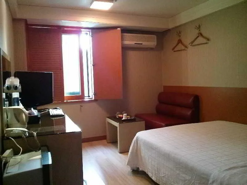 Queens Hotel Seomyeon Busan 3*,  South Korea